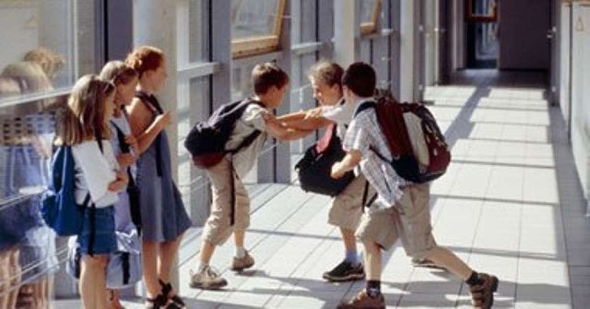 أرقام مجانية للتبليغ عن حالات العنف بالوسط المدرسي