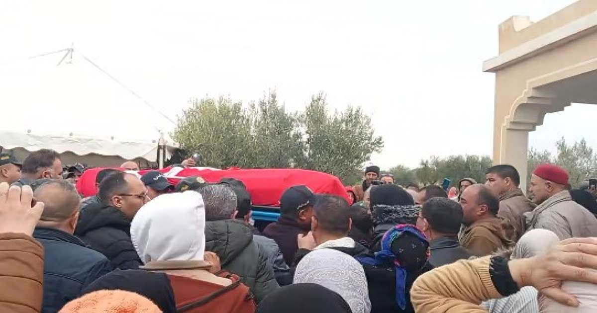 سيدي بوزيد: تشييع جثمان عون الأمن الشهيد مروان قادري إلى مثواه الأخير