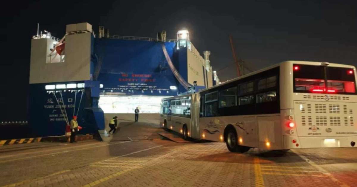 إنطلاق عملية شحن الدفعة الأولى من الحافلات الصينية الجديدة