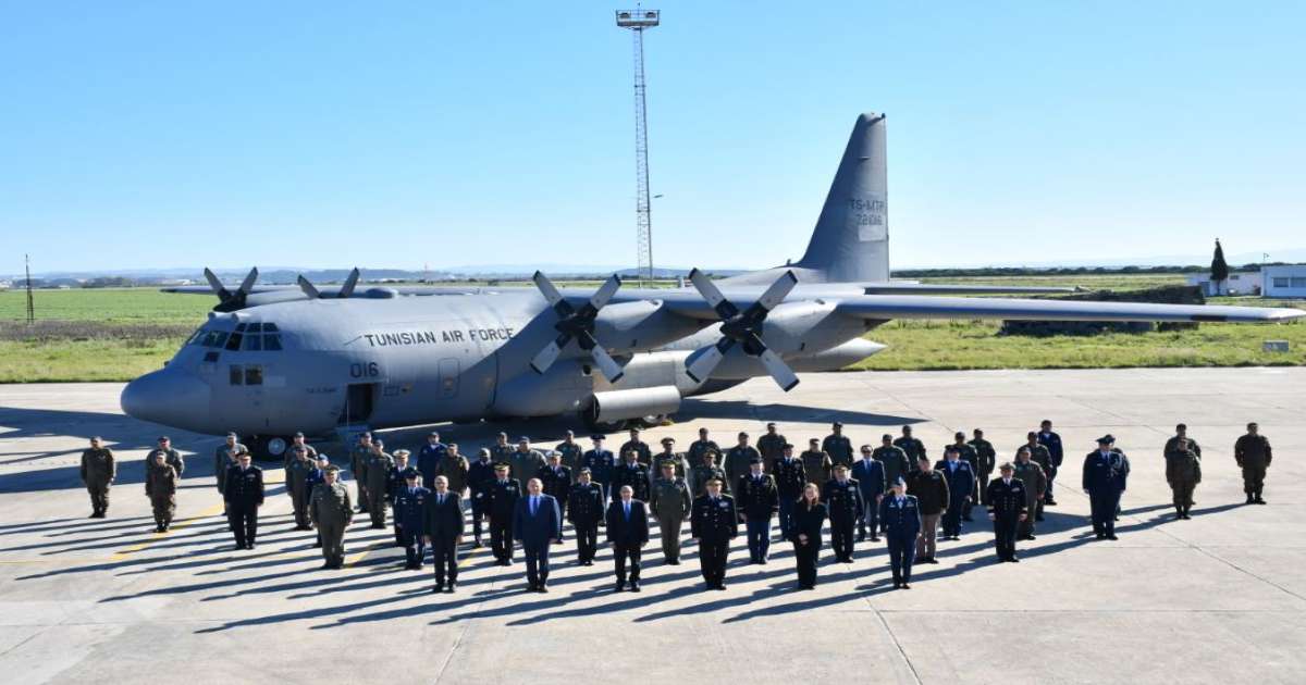 في إطار التعاون العسكري التونسي الأمريكي: جيش الطيران يتسلم طائرة نقل عسكرية