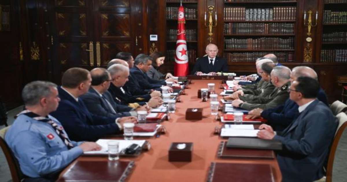 رئيس الدولة يشدد على ضرورة العمل الفوري والميداني لمساعدة متضرّري الفيضانات