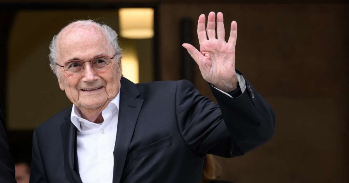 بلاتر يحث الجماهير على مقاطعة مونديال 2026