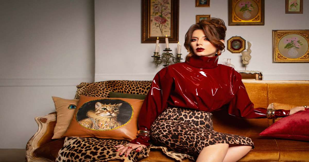 بإحساس هادئ ورؤية معاصرة: بهاء الكافي تطلق كليب عيني عليه