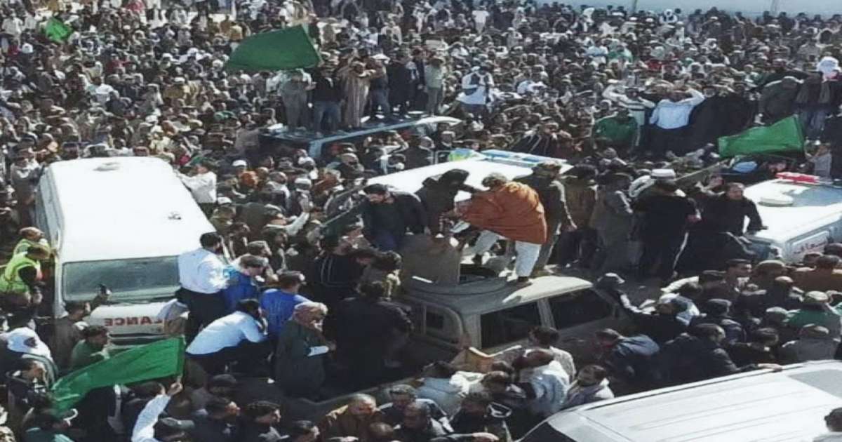 الآلاف يتوافدون لتشييع سيف الإسلام القذافي وسط استنفار أمني